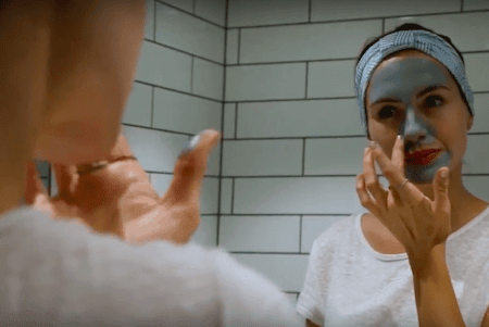 Sigourney Cantelo demonstrating quick beauty and skincare techniques for a time-efficient routine