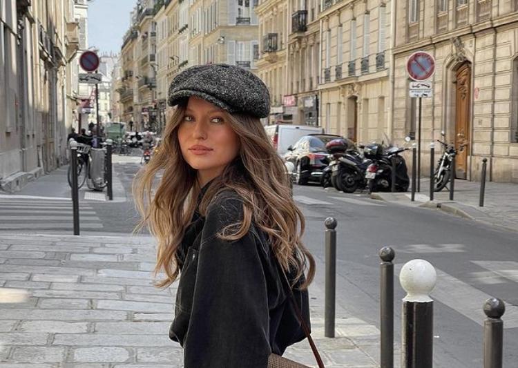 French girl hair with soft, undone waves and natural movement.