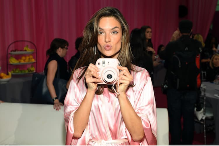 Alessandra Ambrosio Unveils A Sexy New ‘Do