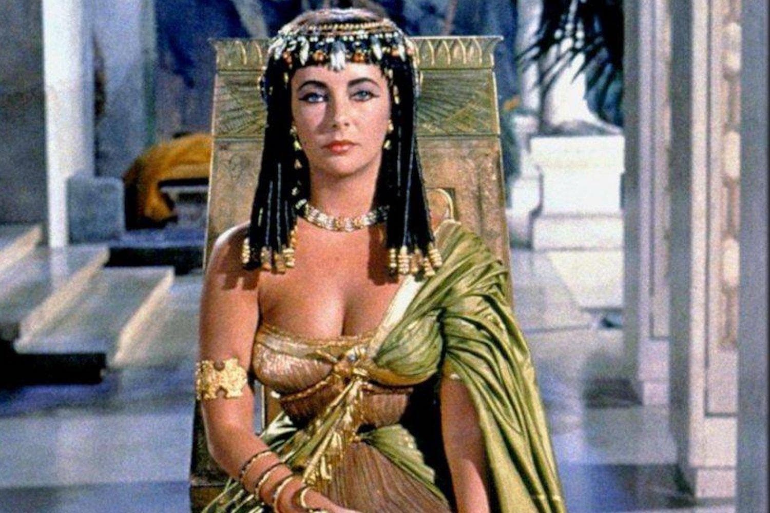 Cleopatra's Beauty Secret: The Benefits of Pearl Powder for Skin