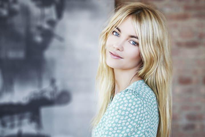 Get Ready With Elyse Taylor