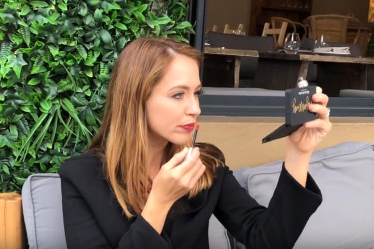 Beauty Bites: 3 Minute Desk To Drinks Makeup Look