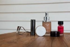 VIDEO: How To Do Natural Makeup