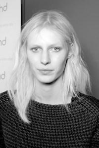Julia Nobis, Priscillas Model Management