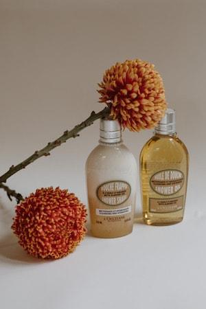 L’Occitane Almond Shower Shake