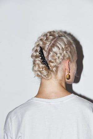 Hair Clip: Paris Mode. Earrings: Valére