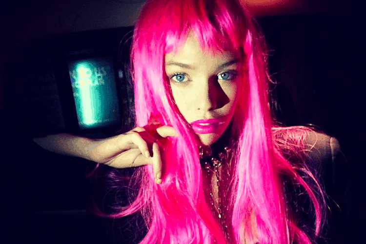 Instagram @Stellamaxwell