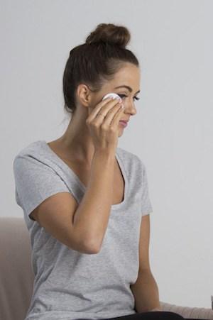 Sigourney Putting the Innoxa Notox Patches to the Test