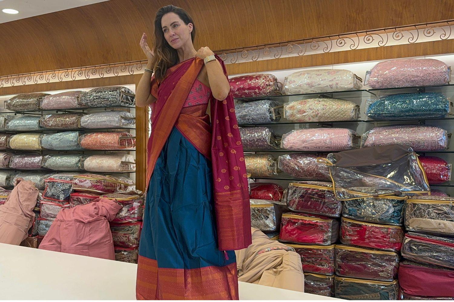 Sari Shopping in India Sigourney