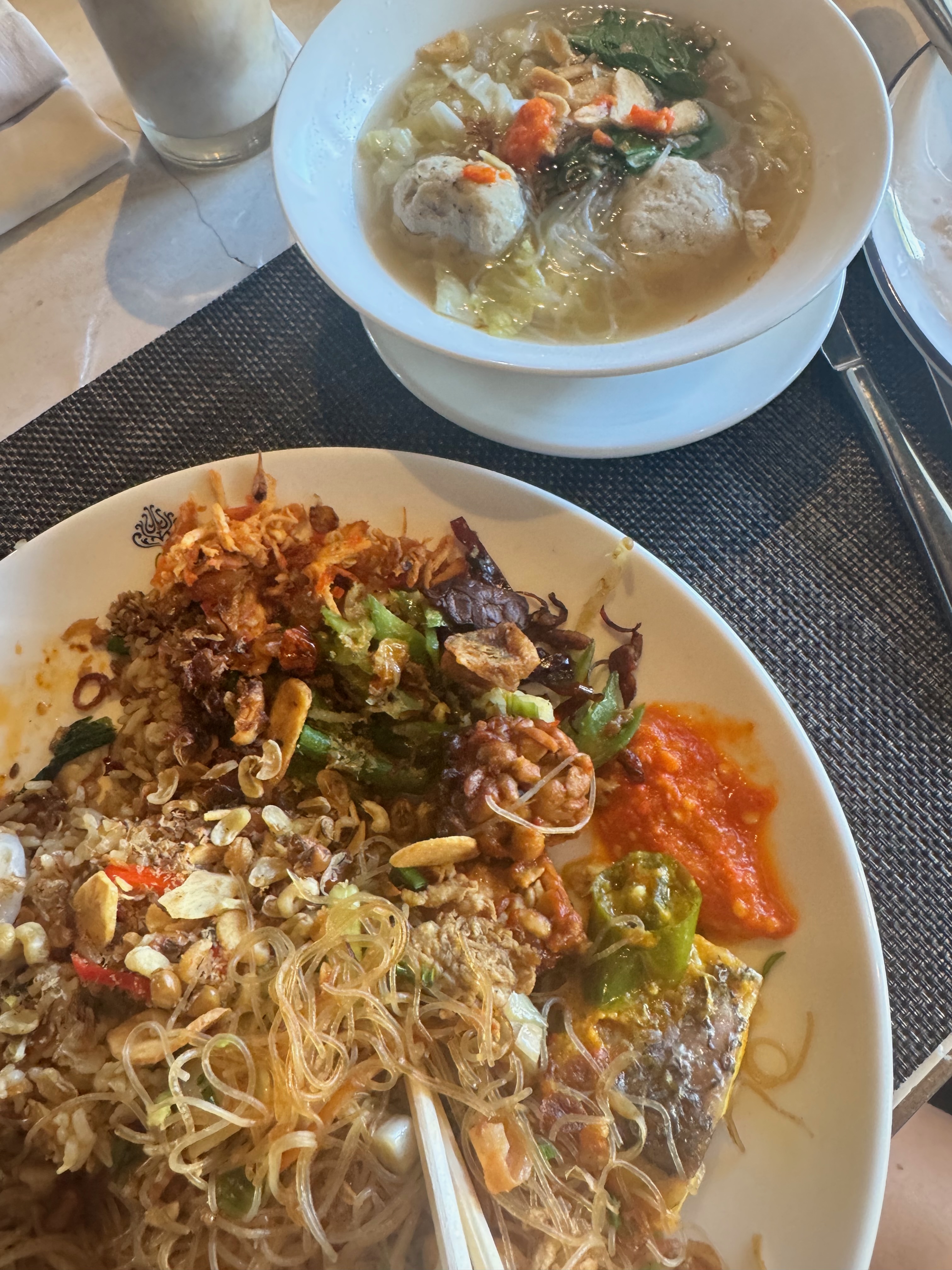 Sigourney's Indonesian breakfast spread at Roso Restaurant, Bali Beach Hotel — noodles, curries and sambals