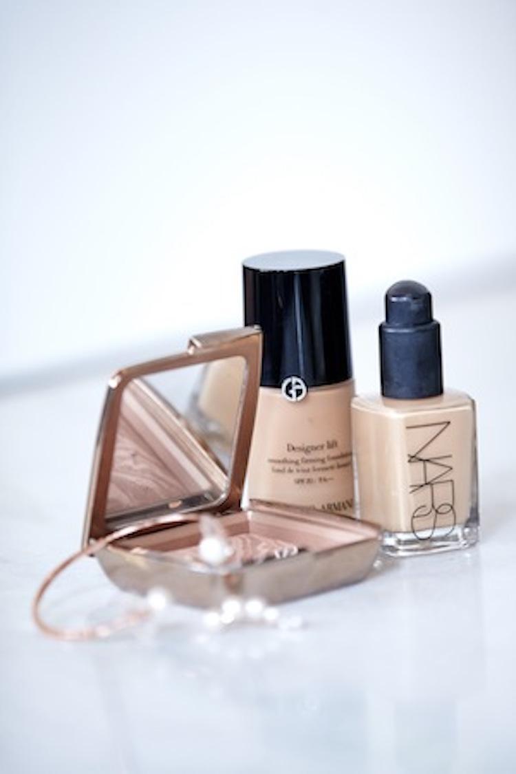 Anna Heinrich everyday makeup routine and primer application