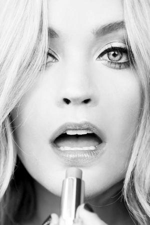 Laura Whitmore everyday natural makeup routine