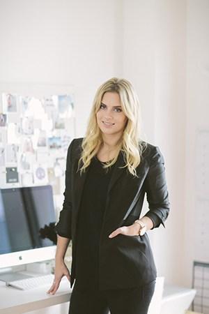 Lisa Hamilton all-black fashion outfit