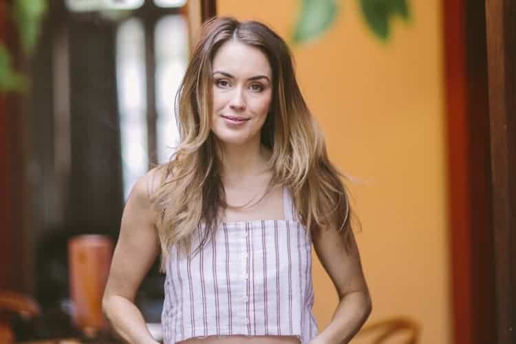 Jessica Hatzis Frank Body skincare and coffee scrub