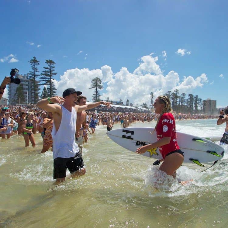 WITH HER BROTHER AND SURF COACH, CHRIS ENEVER IMAGE: INSTAGRAM @CHRISENEVER