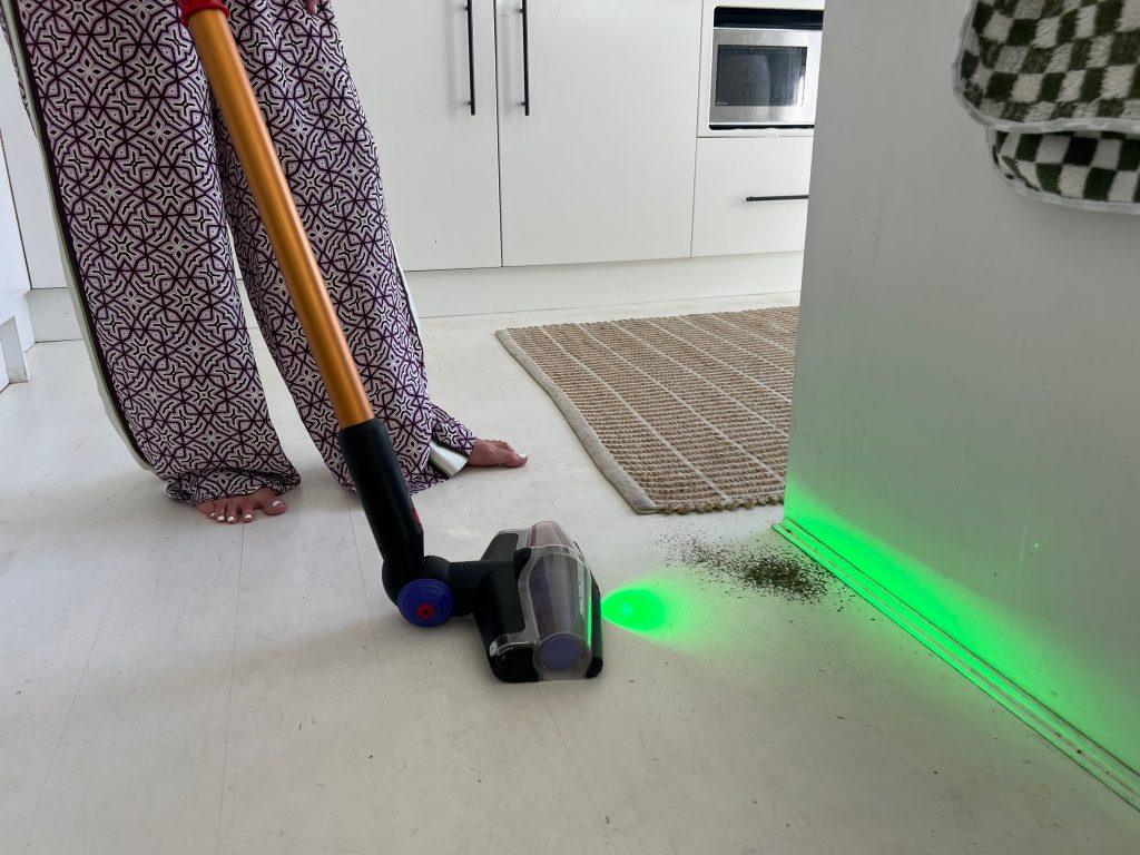Dyson V16 LCD screen showing real-time dust data