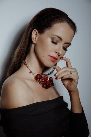 Three Luxe Beauty Looks Wearing This Festive Season