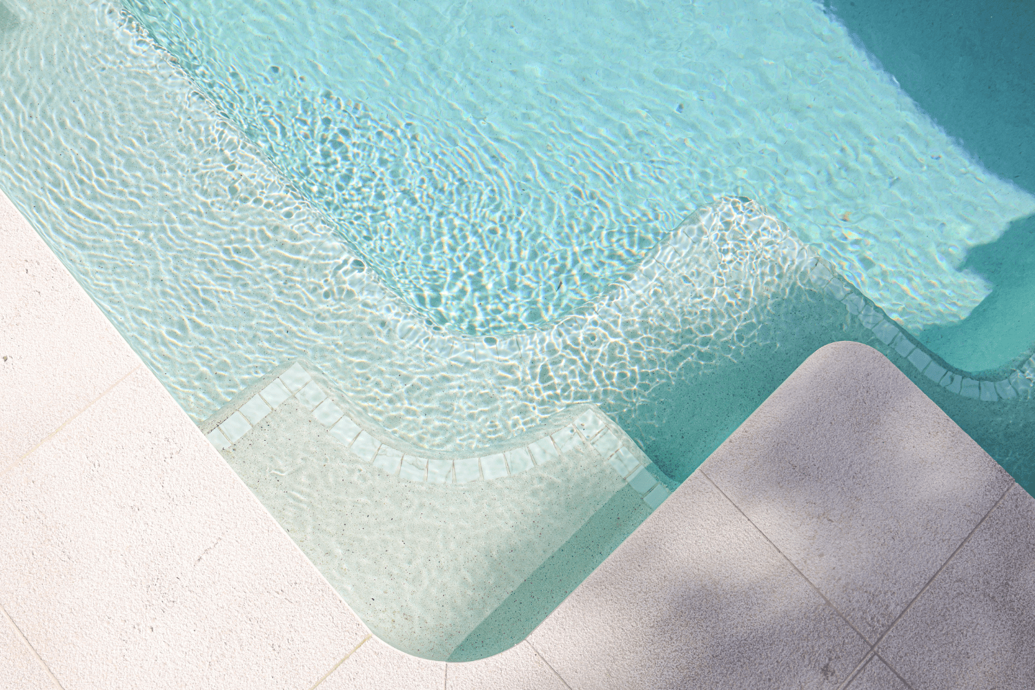 curved concrete pool design