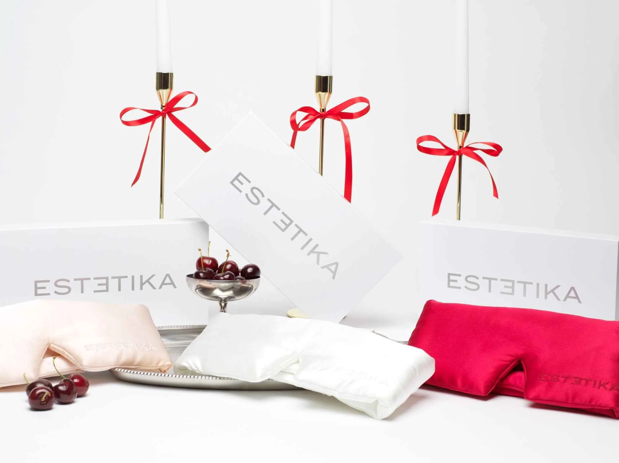 Estetika eye mask flat lay with boxes and ribbons in 3 different colors white pink and hot pink